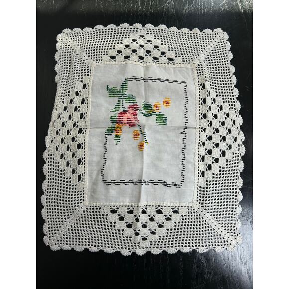 Vtg Mini Table Cover- white with floral embroidery detail- 16x12"- cottagecore - Picture 3 of 5